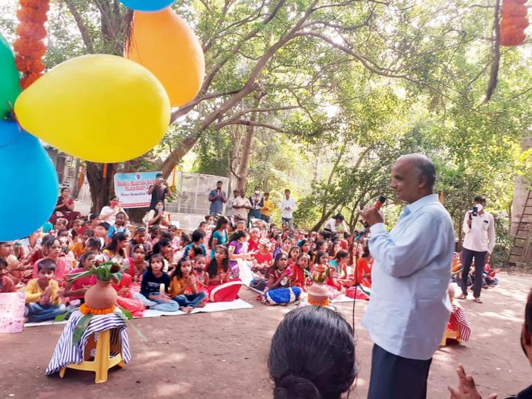 On Sunday, October 11, some 300 children from urban slum non-formal centres celebrated the international day of the girl child at 'Taru Mitra Ashram,' a Jesuit -run biodiversity centre in Patna, Bihar. 