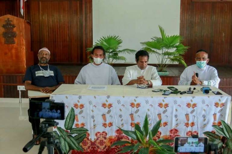 Indonesian priests urge soldiers and separatist rebels to ceasefire Indonesian priests urge soldiers and separatist rebels to ceasefire