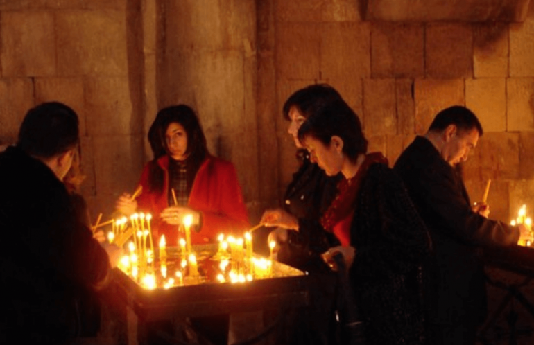 Christmas falls on a Saturday this year. What does that mean for Mass obligations? Yes. Catholics have an obligation to attend Mass on both Christmas Day, Saturday, December 25, and on the following day, Sunday, December 26.