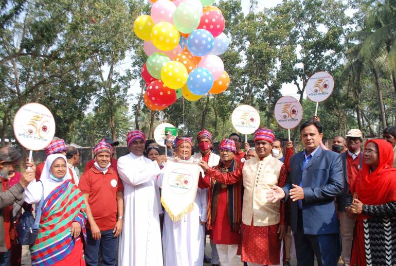 Bangladeshi local government officials praised Caritas Bangladesh for serving the people irrespective of caste, creed and religion to uphold human dignity.