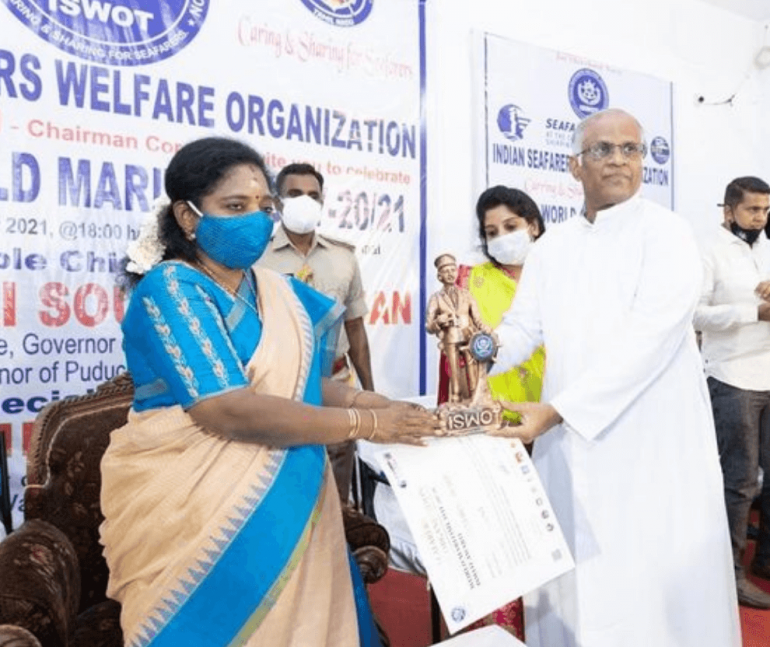 Indian Catholic priest in Chennai was awarded for the outstanding service rendered to the seafarers and their families during the pandemic. 