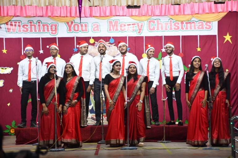 India: Choir groups come together to join a Carol Singing Festival As a challenging year draws to a close, the spirit of Christmas is alive. Over 225 singers comprising 18 choir groups of schools, colleges, youth groups and parishes sang carols during the "Songs of Joy" Festival at St. Xavier's College of Management and Technology (SXCMT) Patna, the capital of Bihar State in India, on December 17.