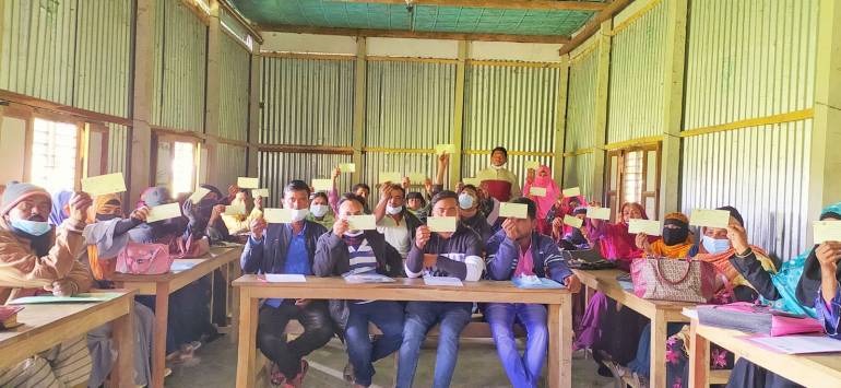 Caritas Bangladesh offers financial aid to returnee migrant workers Caritas Bangladesh, the social action arm of the Catholic Church in the country, has offered financial help to Bangladesh returnee migrant workers.