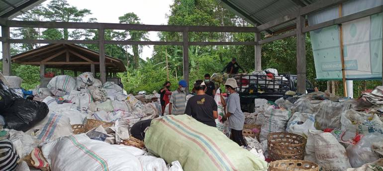 Indonesian environmentalist involves people in waste management To be included in the BBC of 100 inspiring women list category is surprising since she is still young and has limited experience. She is the only Indonesian woman to be named on this list in 2021.