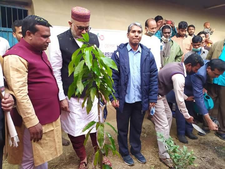 Bangladesh’s Presentation of Our Lord Catholic Church and World Vision Goadagari area program (AP) started ‘Eco-Friendly’ village at Sunadrpur Mission School in Rajshahi diocese with the Village Development Committee on January 12. 