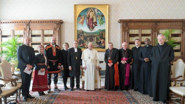 Group photo of Pope Francis with the Ecumenical Delegation from Finland 