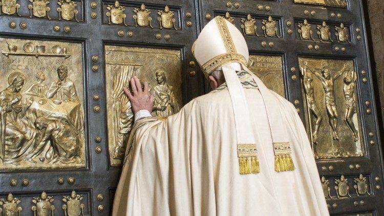 Pope Francis inaugurates the Jubilee of Mercy in 2015 with the opening of the Holy Door 