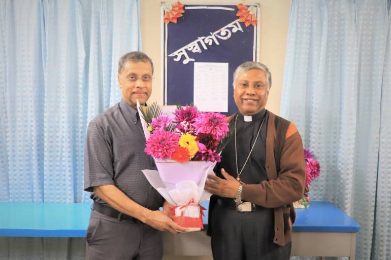 Caritas Internationalis Secretary General Dr. Aloysius John on February 22 visited Rohingya refugees in Bangladesh.