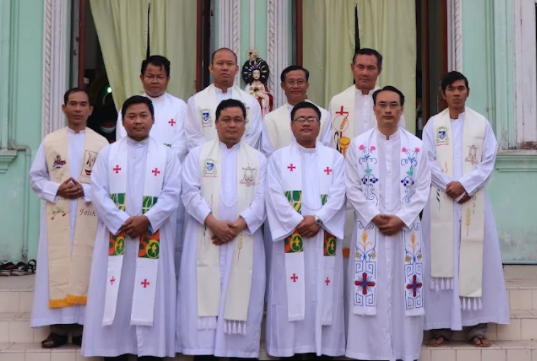 Priests completing ten years of their priestly ordination gathered at the alma mater Bago Minor Seminary in the Archdiocese of Yangon from February 11-13, 2022.