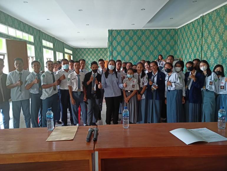 The Widya Yuwana Madiun Institute of Teacher Training and Education (STKIP) went on a mission trip to "call" Catholic youths to become religious teachers and catechists in the Tanjung Selor diocese, one of Indonesia's outermost dioceses, bordering with Malaysia.