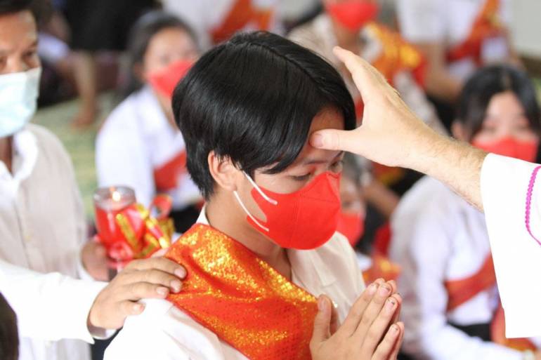 Bishop Olivier Schmitthaeusler of Cambodia administered the sacrament of confirmation to forty-one young people at Saint Mary Immaculate Catholic Church, Samrong Thom village, Kein Svay district, Kandal province, 30 kilometers from the capital Phnom Penh. 