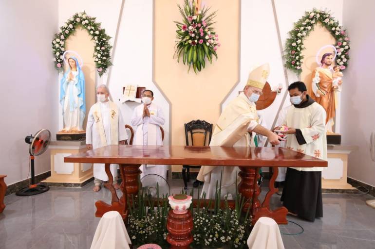 Cambodia raised $50,000 to build a new church during Covid-19 Cambodians who fled to Vietnam during the 1970 war returned to their native place after twenty years. But it took almost two decades to build a new church in the Pourti Ban, in Koh Thom district of Kandal province, 60 km south of Phnom Penh.