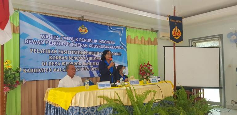 Indonesian Catholic women train facilitators for helping cyclone survivors Indonesian Catholic Women (WKRI) of Atambua Diocese, East Nusa Tenggara Province, held a psychological recovery facilitator training for disaster victims at Emmaus Center Atambua.