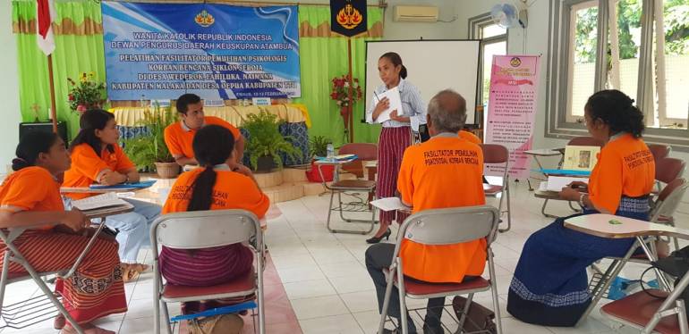 Indonesian Catholic women train facilitators for helping cyclone survivors Indonesian Catholic Women (WKRI) of Atambua Diocese, East Nusa Tenggara Province, held a psychological recovery facilitator training for disaster victims at Emmaus Center Atambua. The February 12-13 event is revenue for humanitarian care in the areas affected by the hurricane ‘Seroja’ last April 2021 in Malacca Regency and North Central Timor Regencies in East Nusa Tenggara Province.