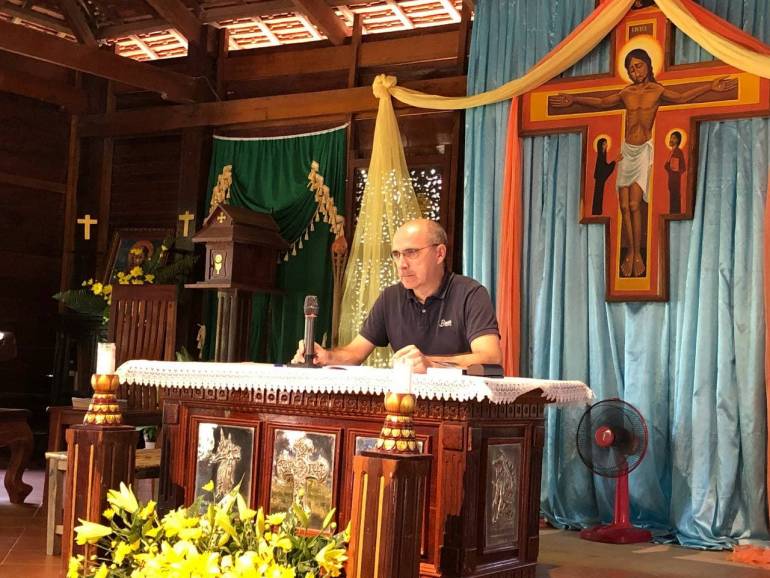 The Apostolic Prefecture of Kampong Cham organized a retreat for thirty-one catechist teachers at St. Francois and St. Clara of Assisi parish at Koh Roka Krao village, Kampong Siem district, Kampong Cham province, 124 kilometers, southeast of Cambodia. Kampong Cham is under the diocese of Cambodia. 