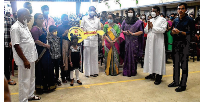 Salesian college students build houses for poor in Kerala A homeless mother with two children received a new house, thanks to Don Bosco Arts and Science College volunteers at Angadikadavu in Kerala’s Kannur district.