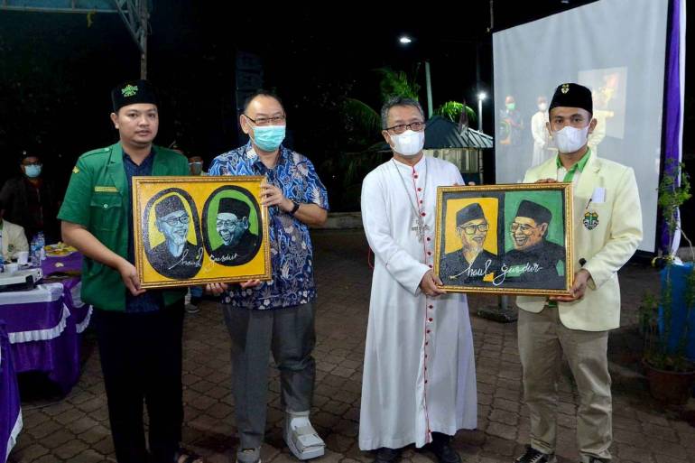 Indonesian youth react to the Interfaith national seminar as the culmination of the twelfth anniversary of Haul Gus Dur on Friday, January 21, 2022, at the Catholic Church of Mother Mary of Perpetual Help in Batam.