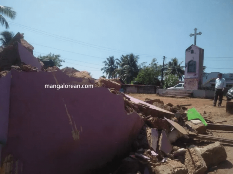 Hindu activists demolish 40-year-old Cross despite court order In the south Indian state of Karnataka, the Catholic community in Mangalore are in anguish as right-wing Hindu activists allegedly razed to ground a 40-year-old St. Antony’s Holy Cross prayer centre in the Urandady Gudde-Panjimogaru on February 5.