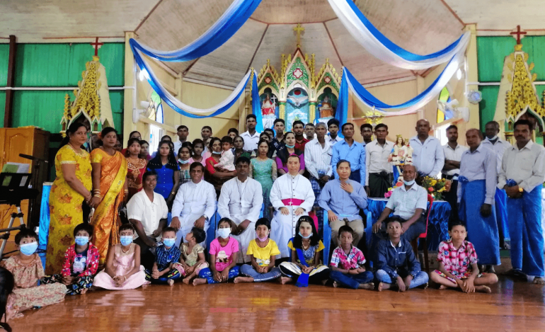 Myanmar Catholics in Nyaung Lan Gone village were overjoyed with the visit of Bishop Noel Saw Naw Aye, the Auxiliary Bishop of Yangon on February 20. It was a historic day for the Catholics of the sub-parish to see a bishop for the first time after about a hundred years. 