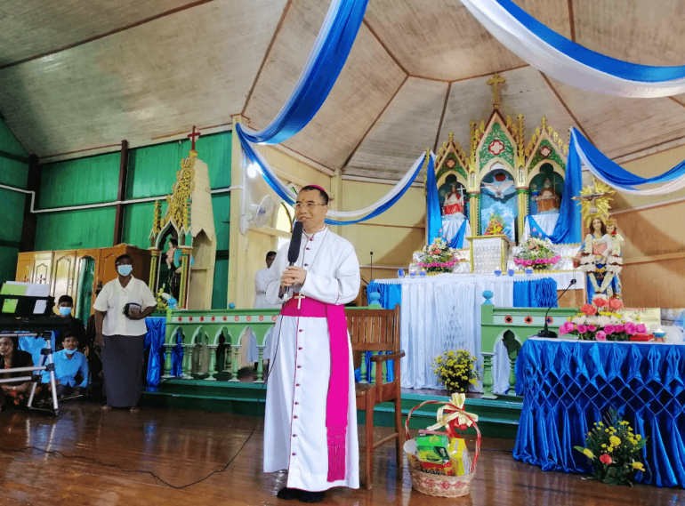 Myanmar Catholics in Nyaung Lan Gone village were overjoyed with the visit of Bishop Noel Saw Naw Aye, the Auxiliary Bishop of Yangon on February 20. It was a historic day for the Catholics of the sub-parish to see a bishop for the first time after about a hundred years. 