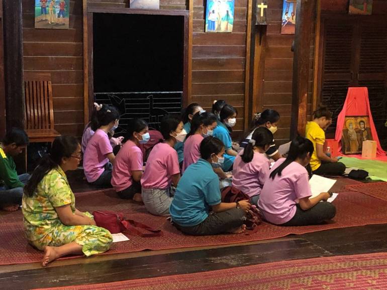 The Apostolic Prefecture of Kampong Cham organized a retreat for thirty-one catechist teachers at St. Francois and St. Clara of Assisi parish at Koh Roka Krao village, Kampong Siem district, Kampong Cham province, 124 kilometers, southeast of Cambodia. Kampong Cham is under the diocese of Cambodia. 