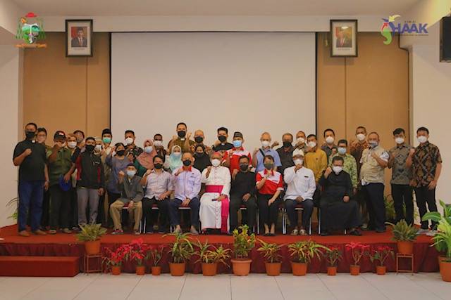 The Commission for Interfaith Relations and Beliefs (HAAK) of the Diocese of Bogor held a social service event with the theme "Synod of Tolerance: Towards an Advanced Indonesia, Strong Indonesia" on February 4.