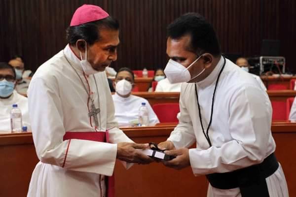 Sri Lankan Church launches book on Easter Sunday Commission Reports Sri Lankan church launches a book on Easter Sunday Commission reports, as Cardinal says he has no faith in the present government to deliver justice.