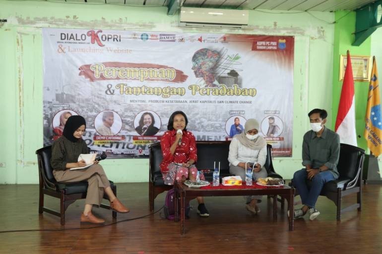 On March 8, 2022, the Indonesian Women's Islamic Student Movement Corps (KOPRI) held a dialogue titled "Women and the Challenge of Civilization" to commemorate International Women's Day (IWD) in Bandar Lampung, Indonesia. 