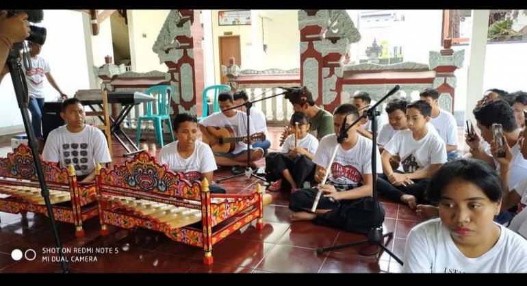 Ida Ayu Pradyani, known as Dayu, first began her career as an employee at a farm in Malang, East Java Province. Graduate from the Udayana University of Bali, she spent 14 years working in Malang before finally, in 2000, she and her family decided to return and settle in Bali.