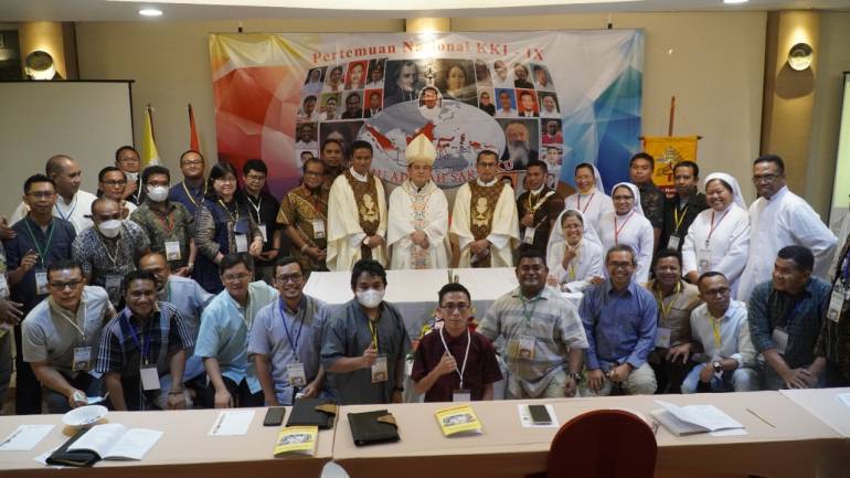 Bishop Silvester with participants of the conference
