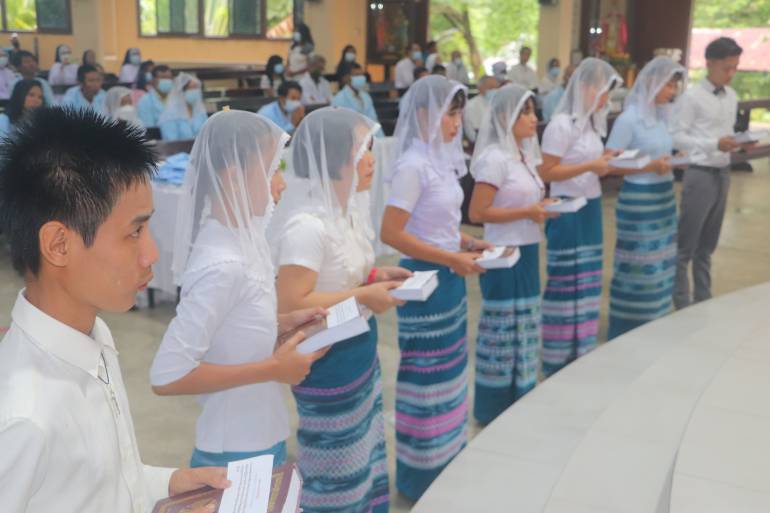 Myanmar Catechists making promise