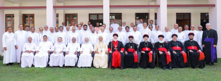 Patriarach Awa III with Bishops of Syro-Malabar Synod