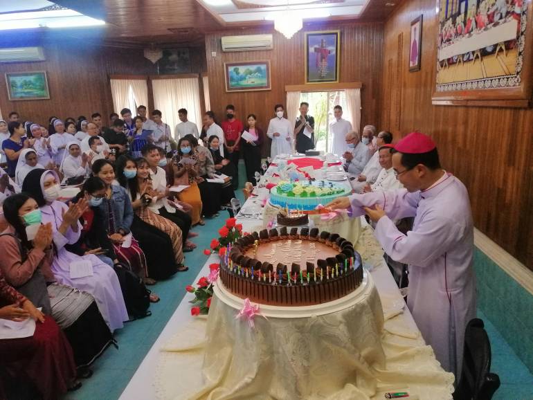 Bishop Noel Saw Naw Aye cuts his Anniversary Cake