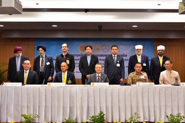 Father Suwat - Yong Saad attended the signing ceremony of MoU