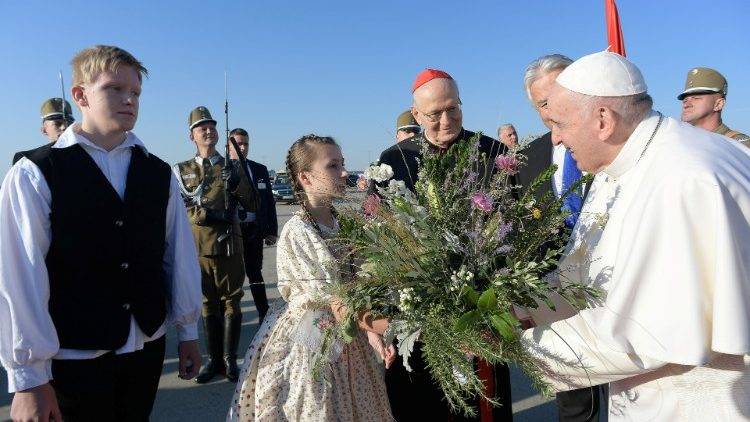 Pope Francis' arrival to Hungary in 2021 to celebrate Mass at the closure of the 52nd International Eucharist Congress