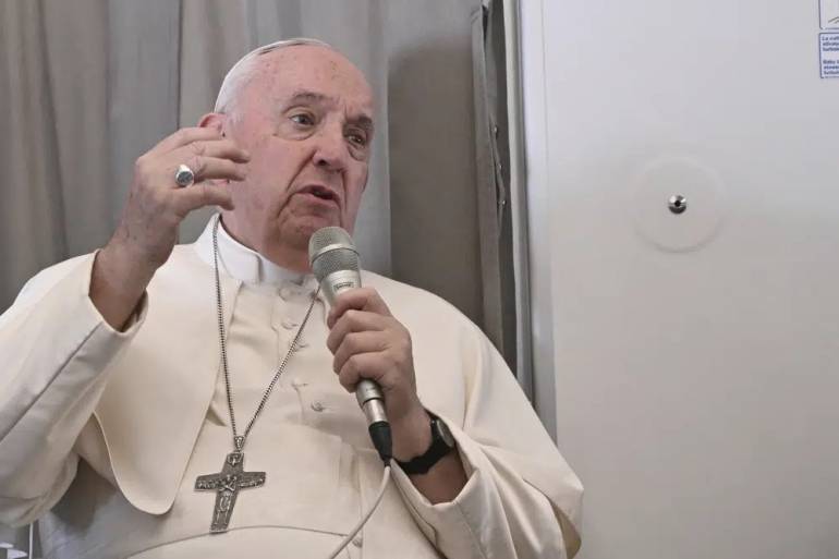 Pope Francis talking to journalists on flight from South Sudan