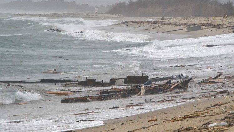Remains of a ship along the beach where bodies believed to be of migrants were found (GIUSEPPE PIPITA)