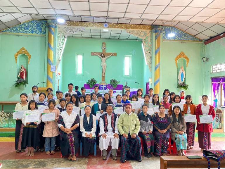 Group photo of trainers and trainees of the first training on faith and the word of God in Shatapru Parish