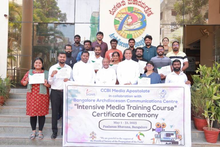 Participants with dignitaries at the end of the intensive media training for church communicators in Bangalore, on May 31, 2023 (Photo supplied0
