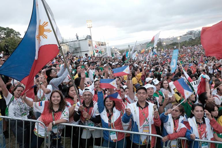 Filipino Pilgrims at the opening mass of WYD in Portugal