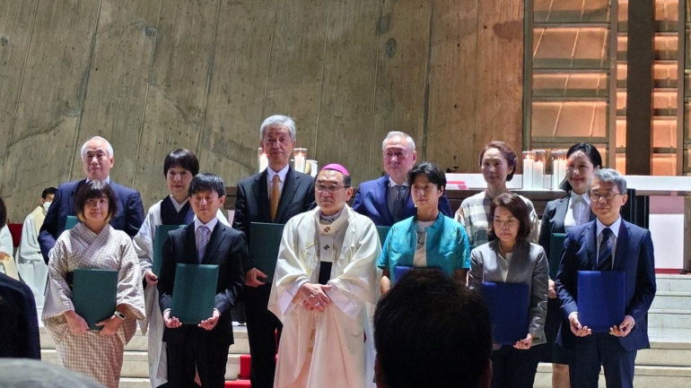 Divine Word Archbishop Tarcisio Isao Kikuchi with new catechists (Photo supplied).jpg