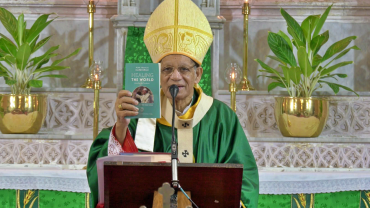 Cardinal Oswald Gracias released the Indian edition of Healing the World: Life After Pandemic, a book by Pope Francis at the Holy Name Cathedral, Mumbai, on September 12.   