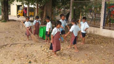 Salesian Sisters in Cambodia have launched a program to promote care for the environment. Students, their families and the teachers are involved in a multi-pronged approach to care for ‘our living home.’