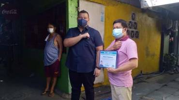 The local government in the  Philippines honored Diokno P. Espinosa,   a Utility staff of Radio Veritas Asia  (RVA), for his selfless service during the peak of the pandemic on November 3. 