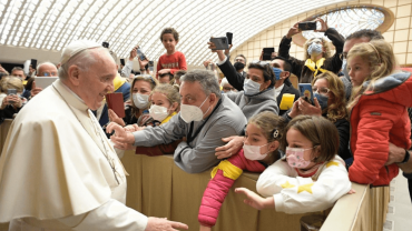 On Saturday morning, Pope Francis met with members of the Retrouvaille association, a worldwide group that helps married couples in crisis find ways to address the root problems in their relationships and move towards healing and renewal. The Pope expressed his gratitude for their commitment and encouraged them to persevere in this important outreach.