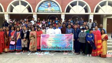 A youth coordinator in Bangladesh highlights the need for spiritual preparation before Christmas, involvement in service and the importance of building a beautiful life.