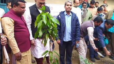 Bangladesh’s Presentation of Our Lord Catholic Church and World Vision Goadagari area program (AP) started ‘Eco-Friendly’ village at Sunadrpur Mission School in Rajshahi diocese with the Village Development Committee on January 12. 