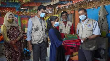 Caritas Internationalis Secretary General Dr. Aloysius John on February 22 visited Rohingya refugees in Bangladesh. Caritas Asia President Dr. Benedict Alo D’Rozario and others accompanied John on a six-day-long (till February 26) visit to Bangladesh, a Muslim-majority country.
