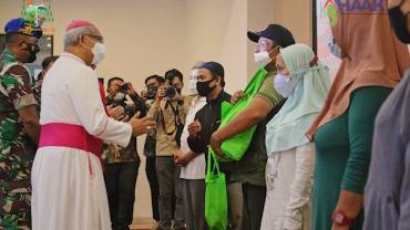 The Commission for Interfaith Relations and Beliefs (HAAK) of the Diocese of Bogor held a social service event with the theme "Synod of Tolerance: Towards an Advanced Indonesia, Strong Indonesia" on February 4.