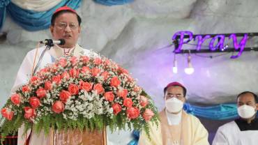 Myanmar Cardinal Bo identified the five wounds of the nation, inviting pilgrims to look at Mary for hope, mercy and healing.  Cardinal  Charles Maung Bo, SDB, said that “Like her son whose five wounds Mary witnessed on the cross, we have come with five wounds: five wounds that include Covid, conflict, coup, the collapse of economy and crisis after crisis.”  